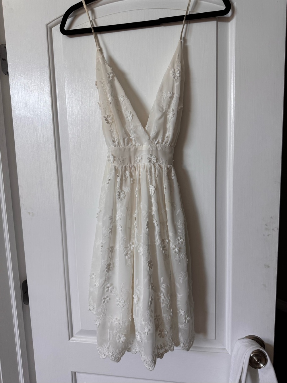 White Lace Mini Dress with Floral Detailing - Picture 4 of 6